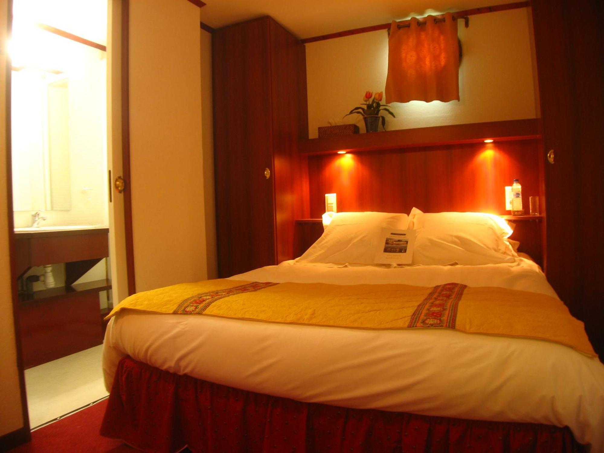 Bateau Le Phenicien Hotel Aigues-Mortes Exterior photo